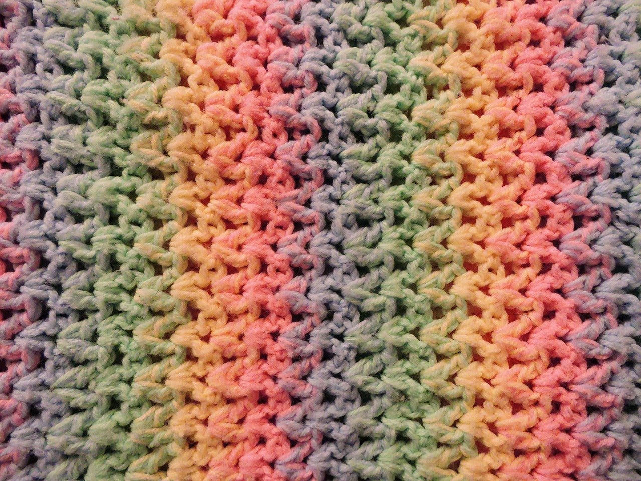 How Do You Crochet Single Crochet in the Round with BlingBling Glow in the Dark Yarn? - BlingBlingYarn