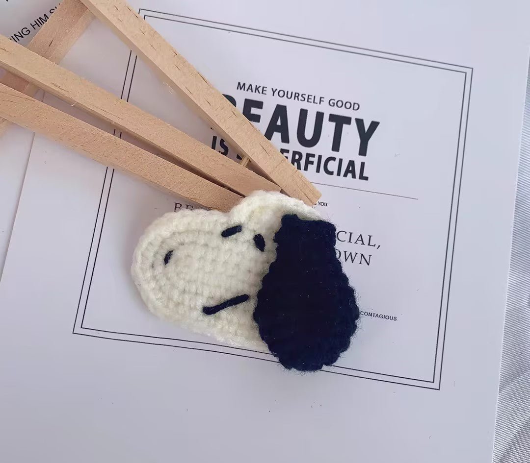 Free Pattern - Snoopy Styled Hair Clips (free crochet pattern)
