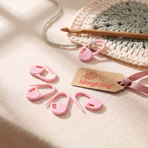 BlingBlingYarn free gift — five pink locking stitch markers with branded gift tag, for crochet and knitting